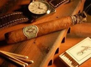 How to smokes cigars properly