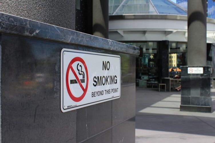 The smoking ban in public places promotes smoking cessation